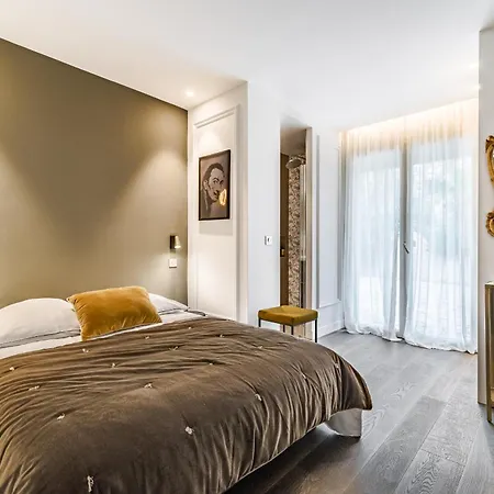 아파트 Karine By Terrys Homes 빌뇌브루베